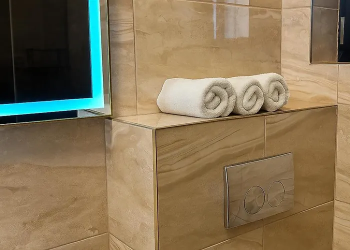 Seaview Lotus - Between Opera & White Tower * 马马亚