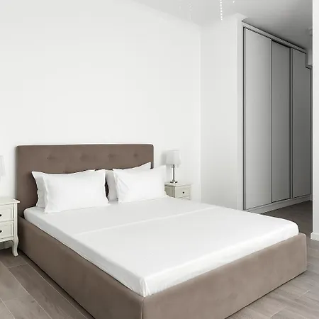 Seaview Lotus - Between Opera & White Tower Mamaia