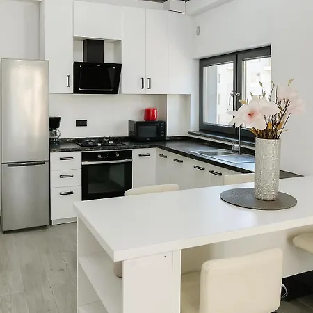 Seaview Lotus - Between Opera & White Tower *