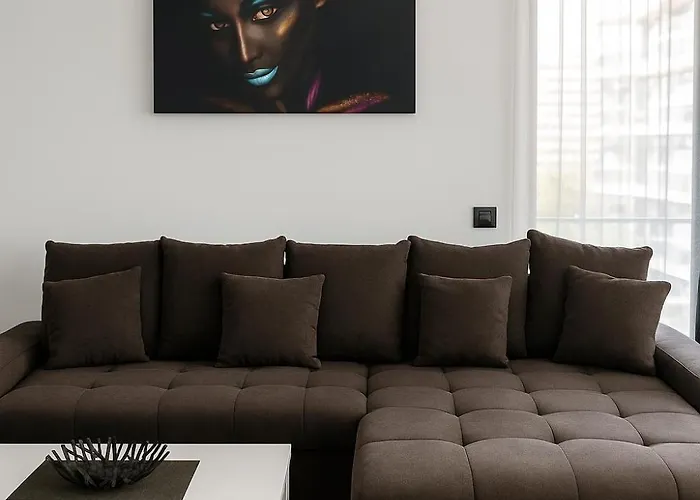 Seaview Lotus - Between Opera & White Tower Mamaia