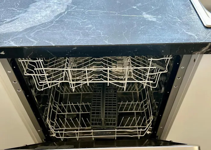 Seaview Lotus - Between Opera & White Tower